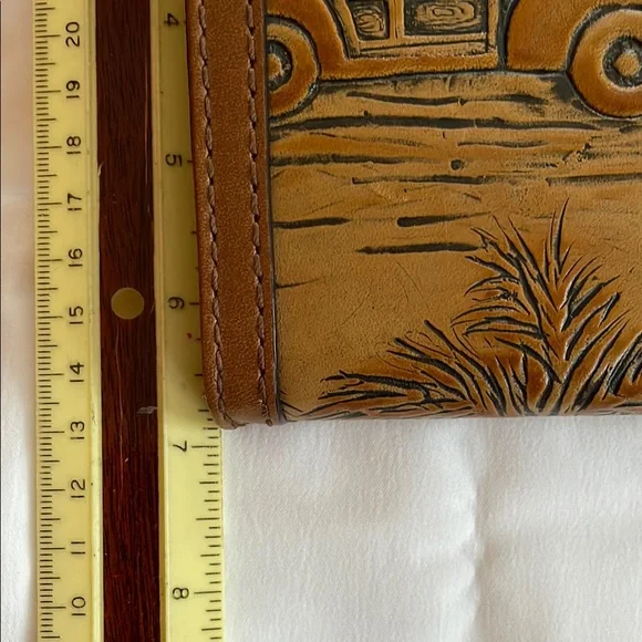 Brahmin Brown Embossed Clutch with Gold Clasp - Picture 6 of 9